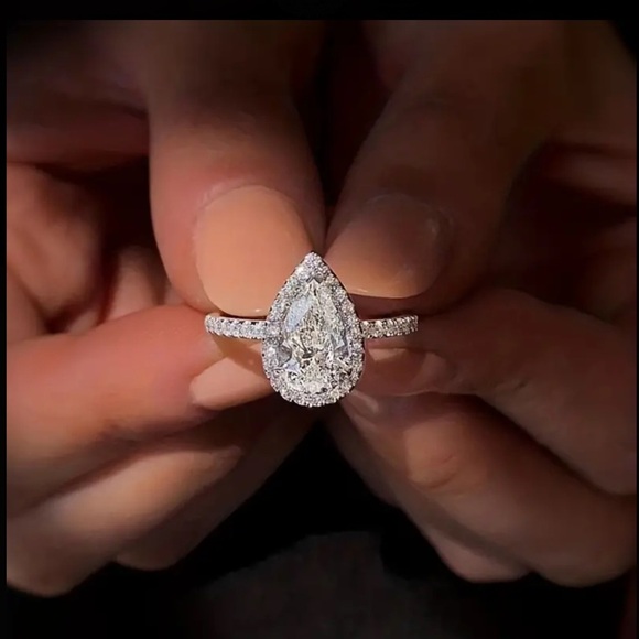 Teardrop Zirconia Sophisticated 3-Prong Setting Sparkling Cubic Zirconia Size 8 - Picture 3 of 4